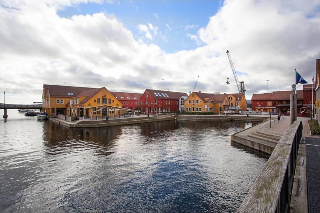 Kongensgate, Koselig Liten Leilighet, 5 Min Unna Sentrum Kristiansand Esterno foto